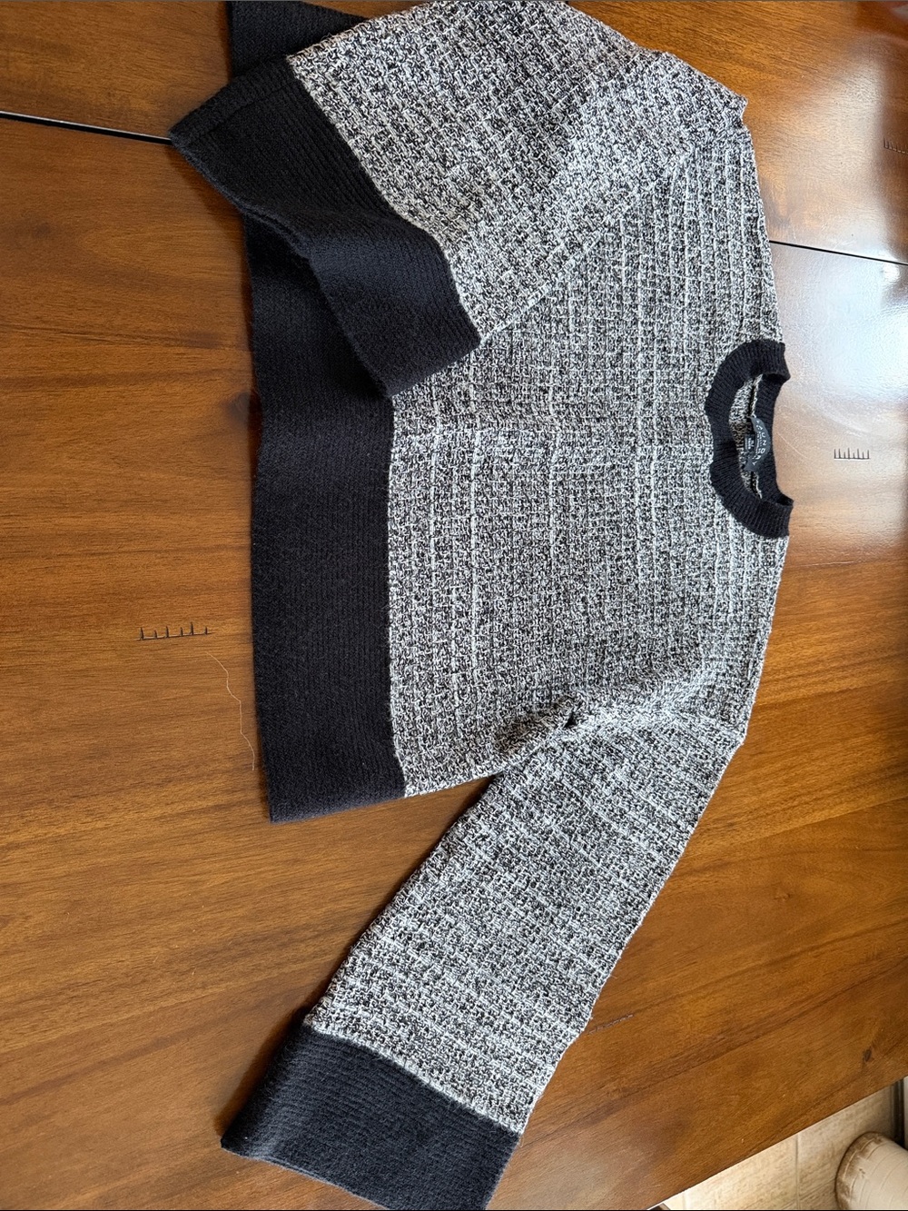 Laundry By Shelli Segal Black and Gray Textured Cropped Sweater